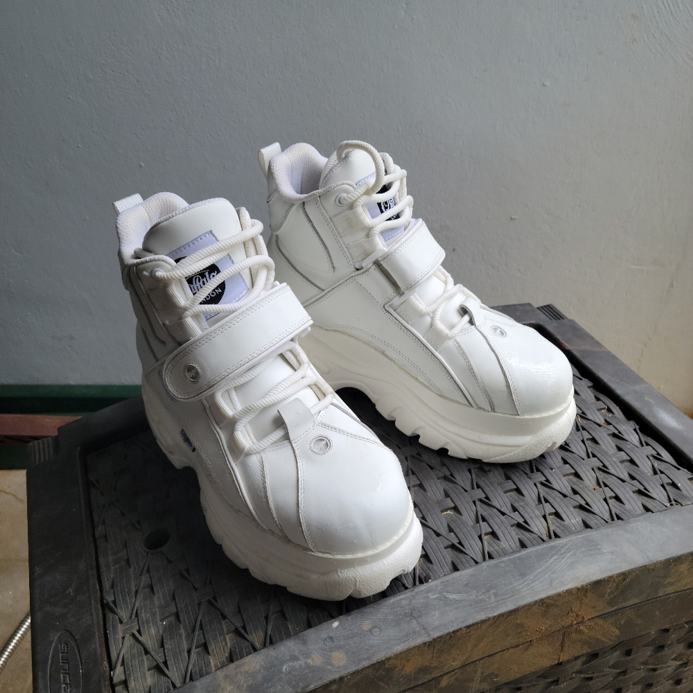 Buffalo London Lookalike White Hightops